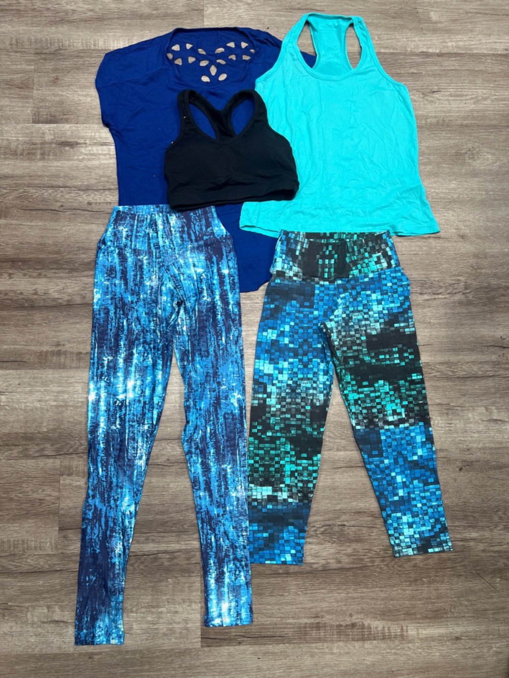 BBrazil Women’s Blue Active Capris‎ & Leggings Set - Mixed Blue Patterns